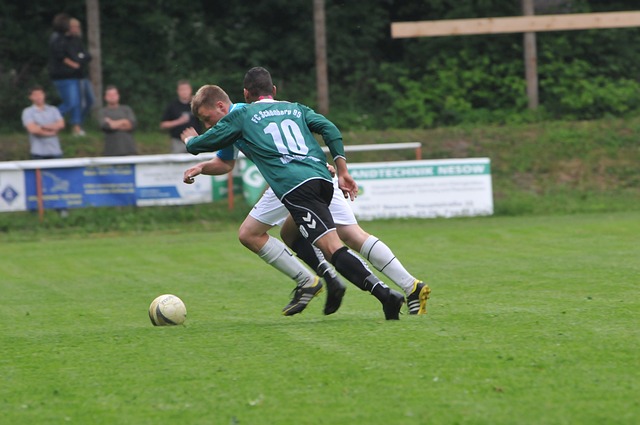 巴萨的丢球方式总是千篇一律…前锋速度也不用特别快，克纳夫这次只有32km／h