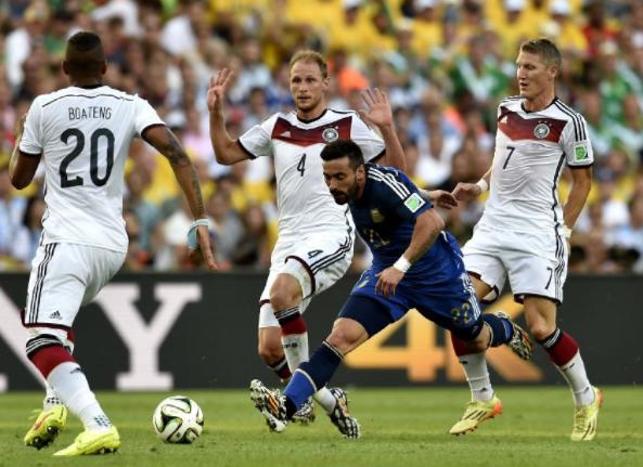 库明加被排除出轮转阵容，勇士半场10人得分领先公牛14分